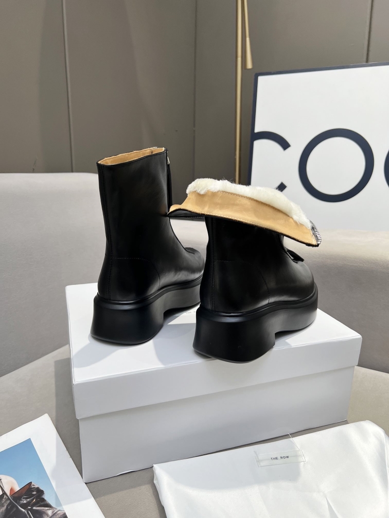 The R0w boots